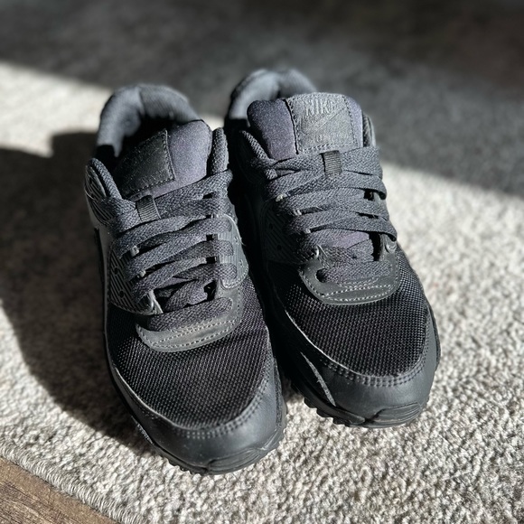 Nike Air Max Like New Sz 7.5 Men or 9 Women Black - Picture 3 of 8